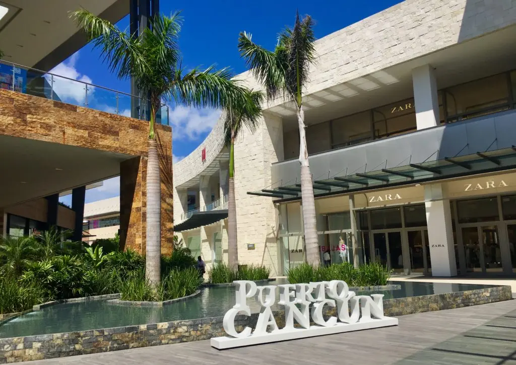 What the Puerto Cancun Mall is like and what makes it so good for shopping