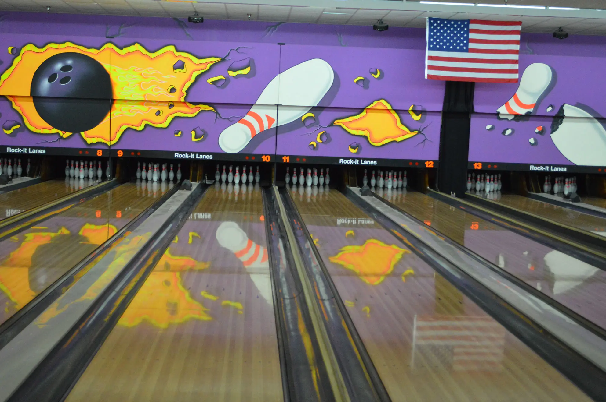 <p>     Bowling, Skating and Arcades all in one building</p>