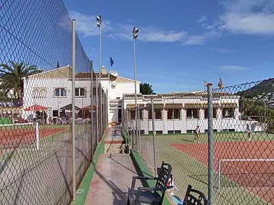 <p> </p><h2>Tennis Moraira Solpark</h2><p> </p><p>MiCasa-Benissa  <a  class="ahover slink" target="_blank" href="http://www.micasa-benissa.com/">www.micasa-benissa.com/</a></p><p>MiDominio-Moraira  <a  class="ahover slink" target="_blank" href="http://www.midominio-moraira.com/">www.midominio-moraira.com/</a></p><p>Penthouse-Moraira Atico H <a  class="ahover slink" target="_blank" href="http://www.penthouse-moraira.com/">www.penthouse-moraira.com/</a></p>