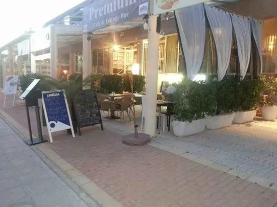 Premium Bar, Carretera Moraira-Calpe km 1, Moraira. +34 661 74 66 27.