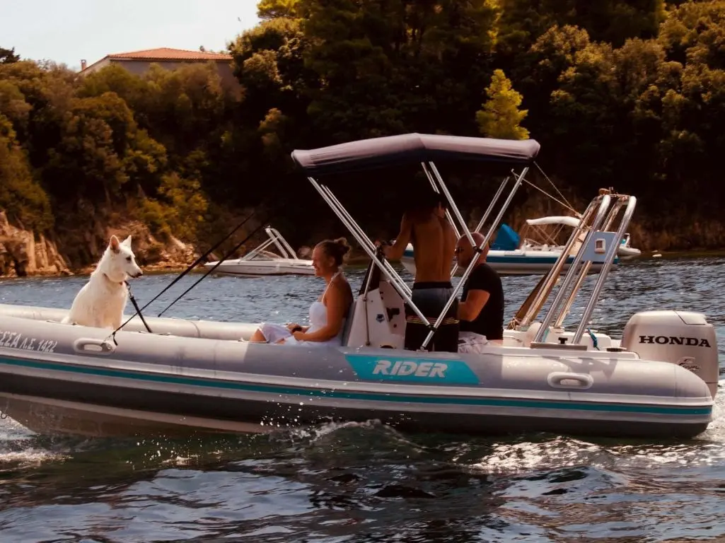 Rental Boats at Kanapitsa Beach: Special Rates for our Villa Maestrali Guests