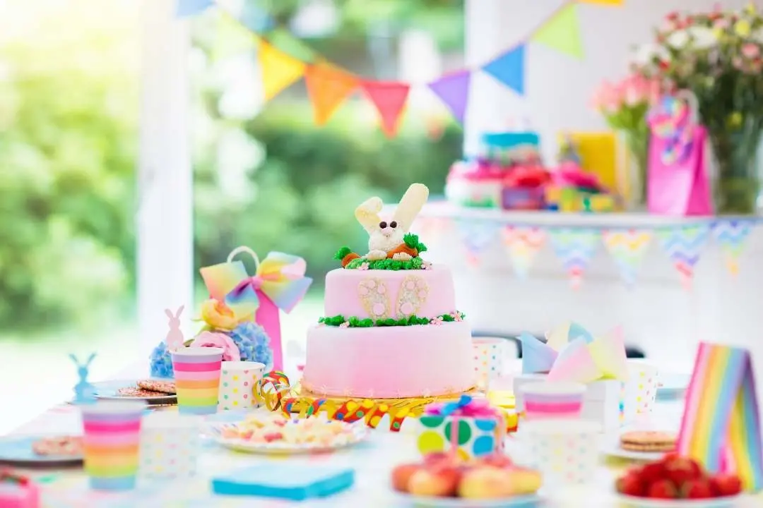 How to Decorate a Cake Table for a Birthday Party
