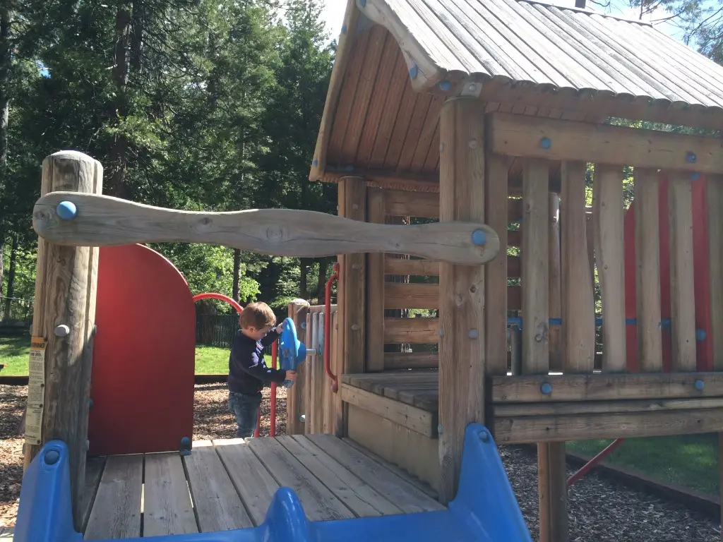 Children at Snowflake Chalet