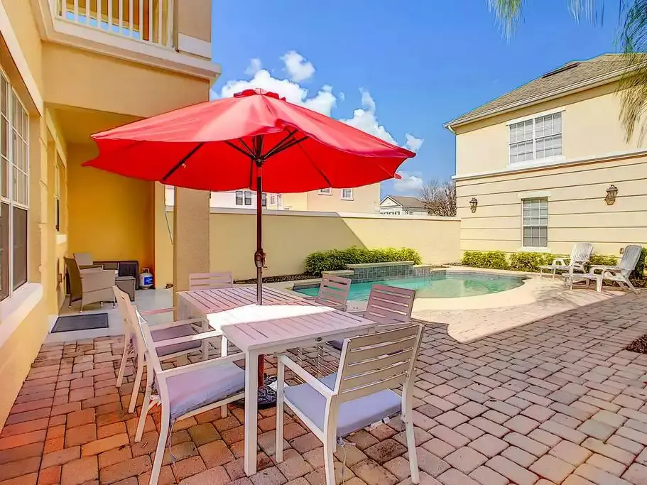 Stay in style*3 bed/2 bath*Like new*Pool*golf view