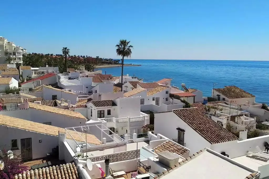 Casa Cachita Estepona-1st line beach with views